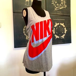 NIKE WOMENS TANK TOP SIZE MEDIUM